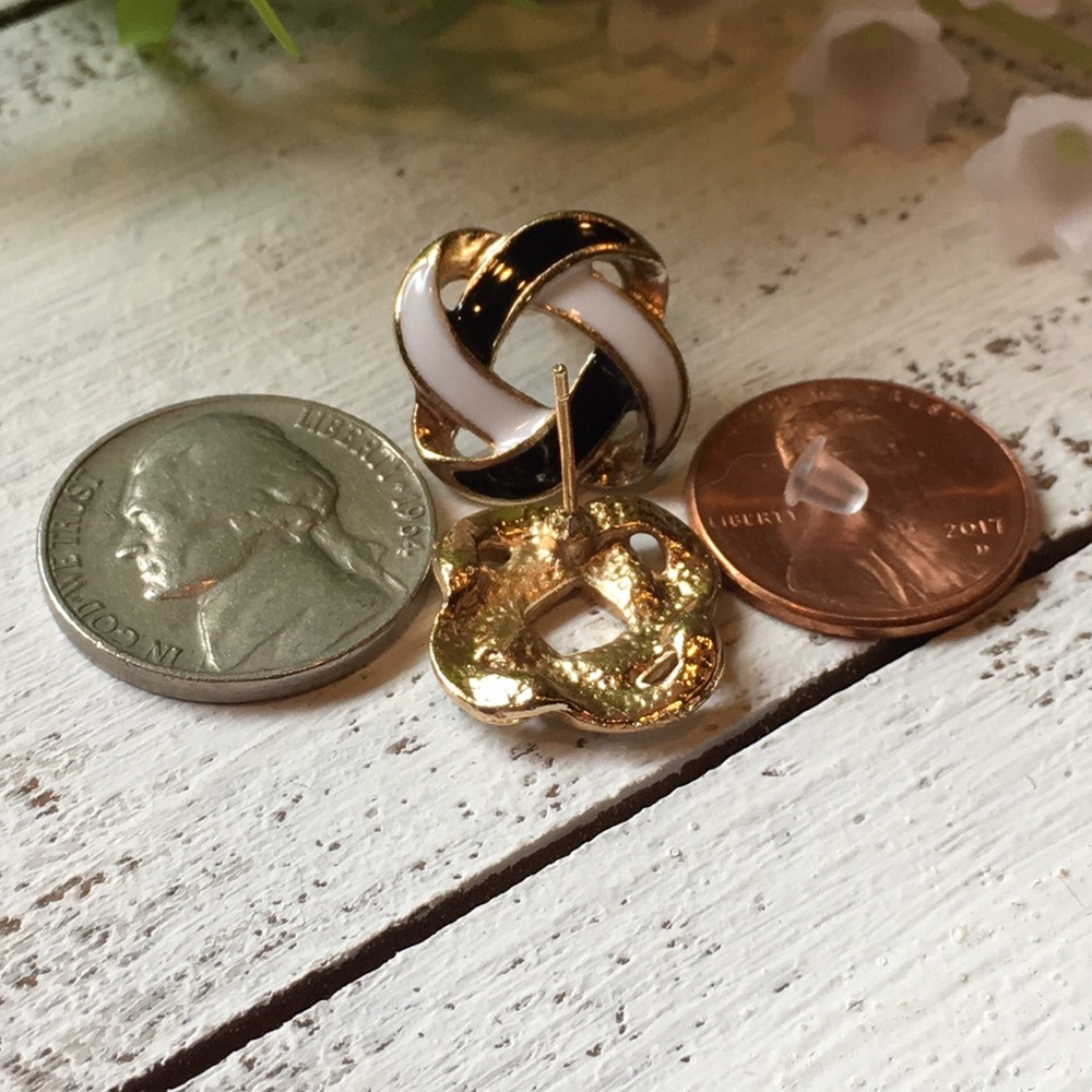 BLACK AND WHITE SWIRL EARRINGS (E5) - Picture 8 of 8